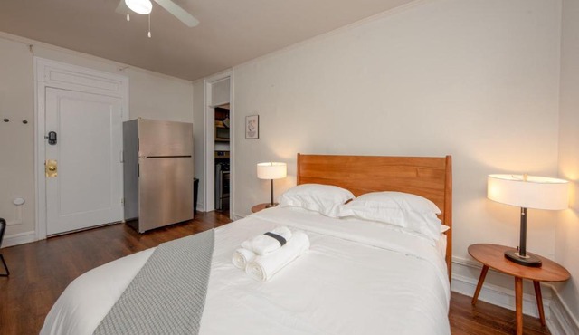 Historic HP Studio with Fast Transit to UChicago & DT by Zen Rentals