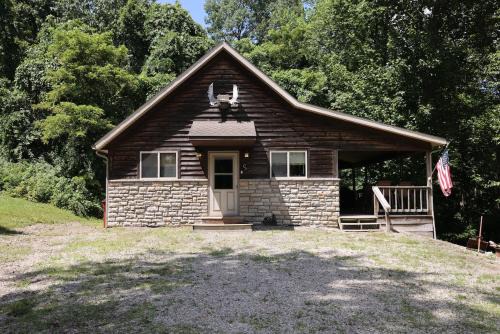 Hocking Hills Half Stoned Cabin in the Woods