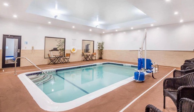 Holiday Inn Express & Suites - Albany Airport - Wolf Road by IHG