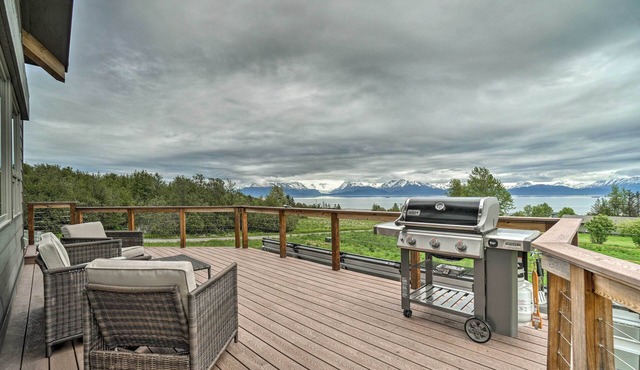 Home w/Kachemak Bay View - 5 Miles to Downtown!