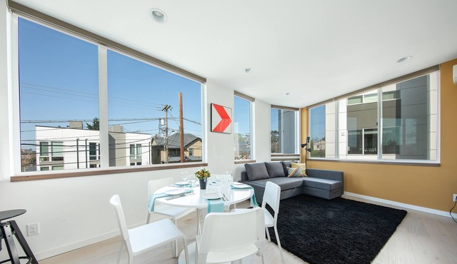 Hosteeva Modern Townhome w Rooftop