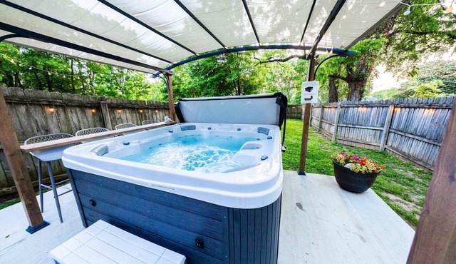 Hot Tub Oasis|Arcade + Patio|Near Broadway|Parking