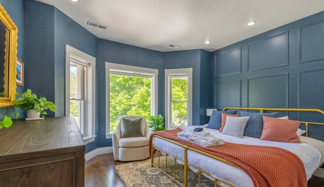 Hot Tub, Patio & EV Charger | Mid term stay Near Ski Resorts