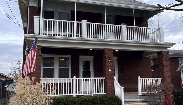 Hudson #1, Private Two Bed near Xavier & Downtown