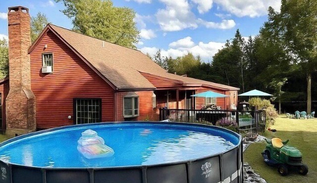 Hudson Valley Mountain Retreat, secluded, surrounded by beautiful forests,.