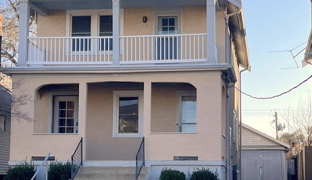 Hunter #1, Private One Bed near Xavier & Downtown