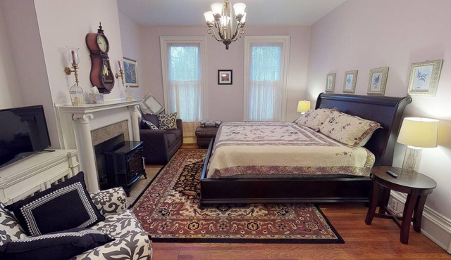 Hyde House Lilac Suite near Hocking Hills, Ohio University, Athens & Logan