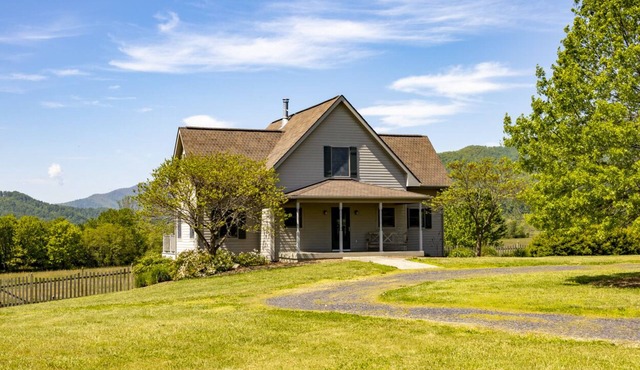 Incredible Old Rag and Shenandoah Panoramas from this Lovely, Peaceful Retreat
