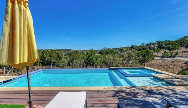 Infinity Edge Pool & Fire Pit: Spicewood Getaway!