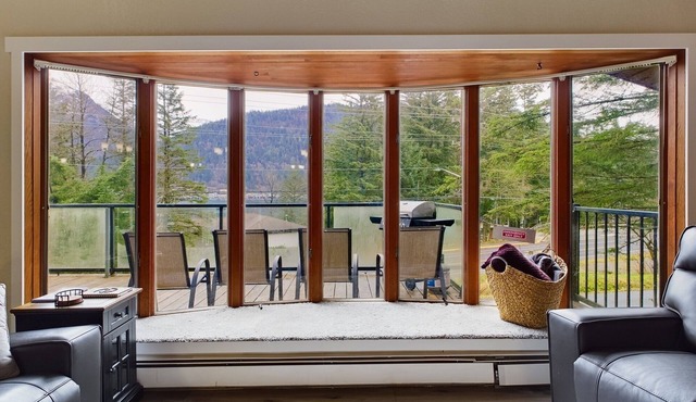 Juneau 3 bedroom home with Ocean & Mountain Views