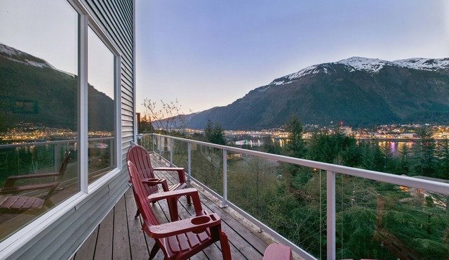 Juneau Escape | Ocean Views, Deck & Soaking Tub
