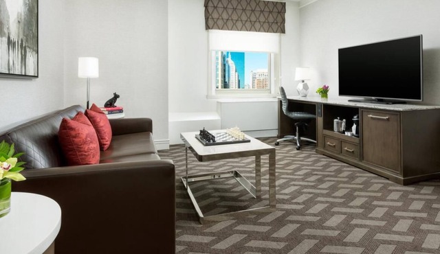 Just Steps Away from America's Oldest Public Park! 3 Pet-friendly Suites!