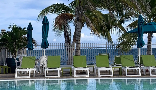 KCB-access Private Cabana Club, Dock on Canal, PET Friendly, Pickle ball courts