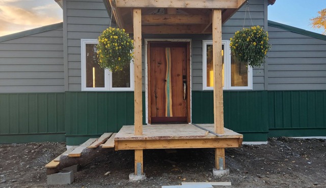 Kenai cabin on the bluff