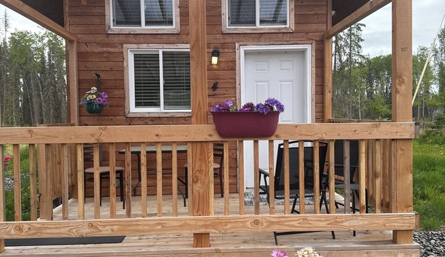 Kenai River access! Cute little cabin with a loft