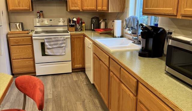 Lab lover/InLaw suite in an Alaskan Fisherman's home
