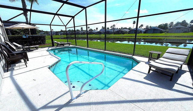 Lake Berkley Villa, 5 Bed, 4 Bath, Lakefront, Private Pool, Games Room,