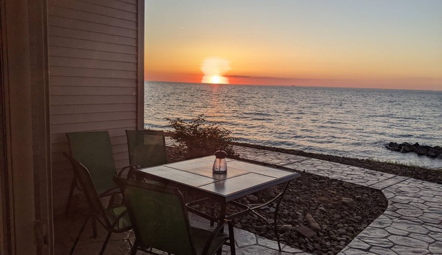 LAKE ERIE-SISTIBLE CONDO