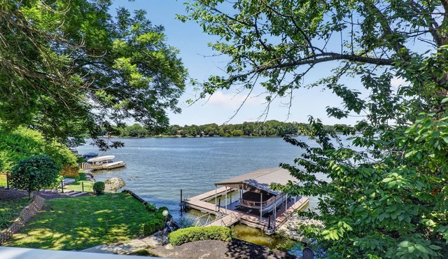 Lake front Cottage on Morse Reservoir w/Boat Slip