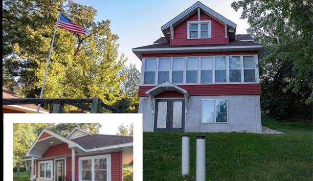 Lakefront Home + Guest House Sleeps 16 Year-Round Fishing