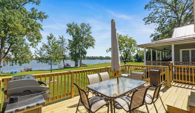 Lakefront Retreat on Pike Lake | Dock, Firepit & Sunrise Views