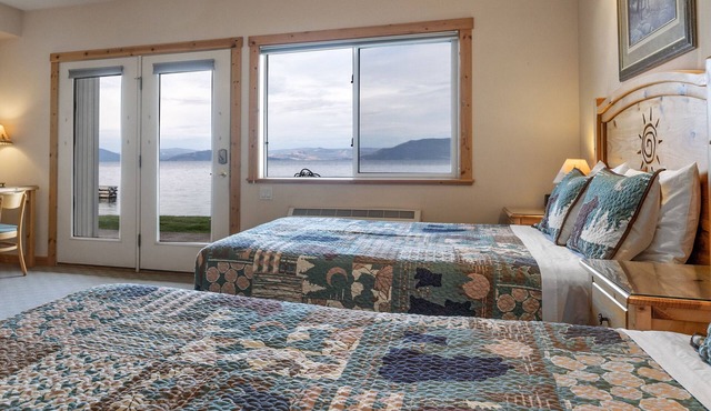 Lakefront Studio with views! in Bigfork