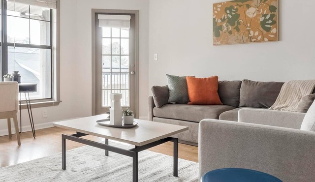 Landing | Amazing 2BD, Courtyard, Gym