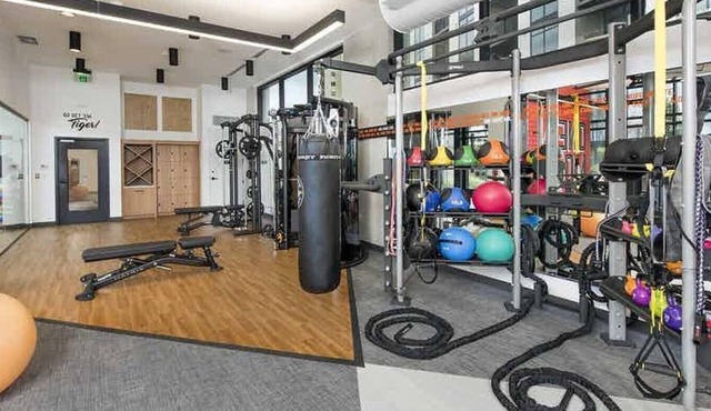 Landing at AMLI Lenox - 1 Bedroom in Buckhead