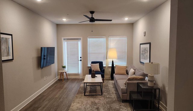Landing | Beautiful 2BD, Pool, Gym