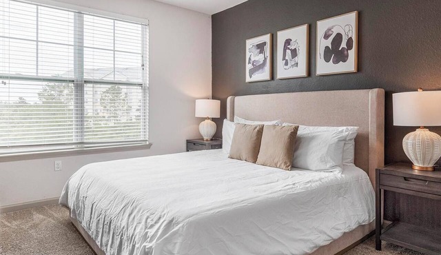 Landing | Chic 1BD, Yoga Studio, Courtyard