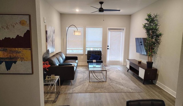Landing | Chic 2BD, Gym, Pool