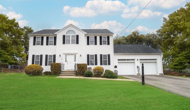Large Spacious Home with King Beds, very Convenient 4BR 2.5BA