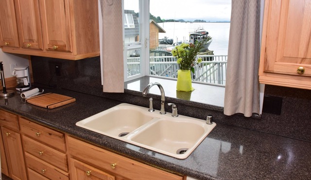 Longliner Lodge and Suites