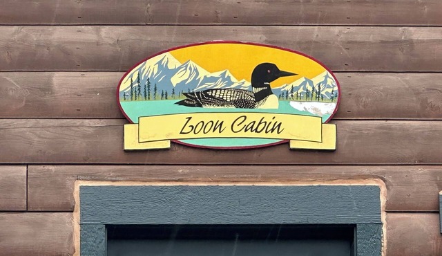 Loon Cabin - Cozy retreat with bay views, a shared hot tub, and fire pit!