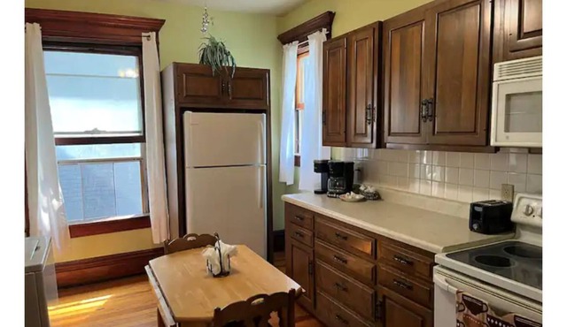 Lovely Efficiency Upstairs with large kitchen