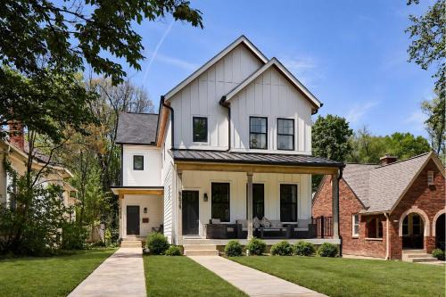 Luxe Indy Home - Walk to Dining - Game Room - Family
