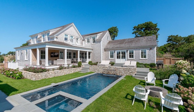 LUXURIOUS HOUSE AND COTTAGE - Total 8 BR suites, pool, home theater.