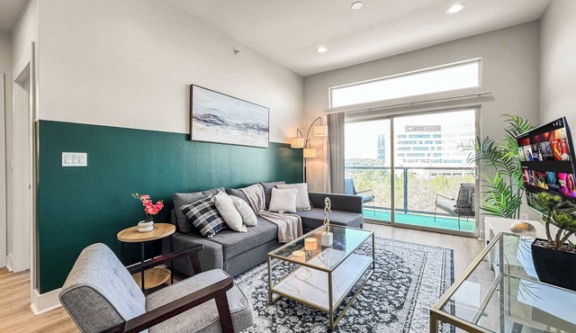 Luxury 2BD | Deep Ellum | Parking | Pool+Gym