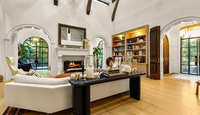 Luxury Buckhead Estate Near Shops, Dining & MARTA