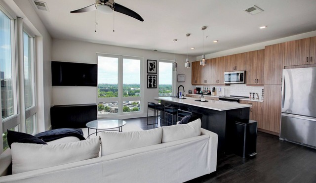 Luxury Condo w/Balcony Downtown Atlanta