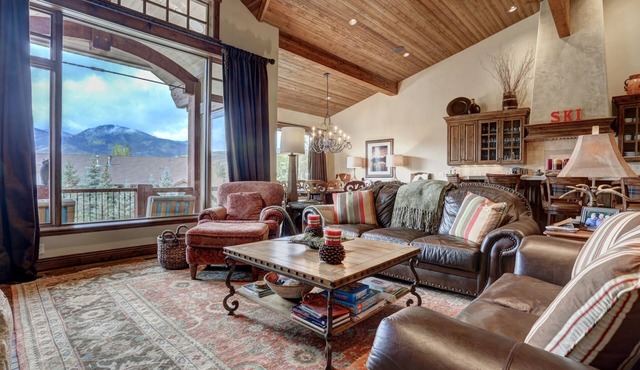 Luxury Home, Full Mountain Views, 5 Minutes to Historic Main St, Skiing, Golf