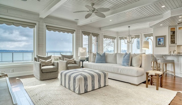 Luxury Lakefront Home Perfect for Family Getaway!