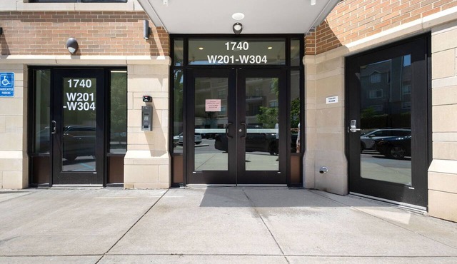 Luxury Modern Condo Near Notre Dame 2BD| 2BA