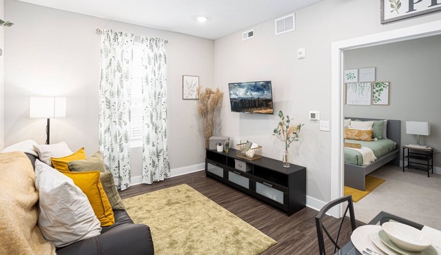 Luxury Modern Suite Short North, Downtown, OSU Campus - (Gym/Lounge/Patio)