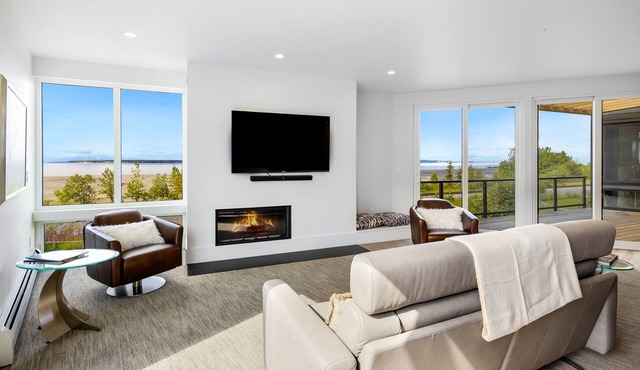 Luxury villa with inlet views, hot tub, decks, grill, balcony, fireplace, & W/D