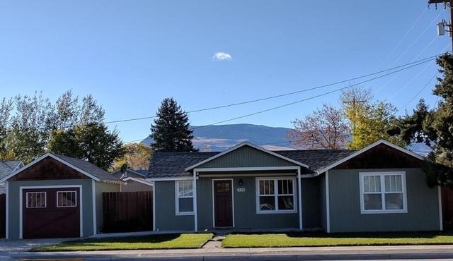 Mama Bear Cottage (Downtown Cody)