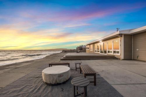 Marbella Lane-Oceanfront Retreat w Stunning View