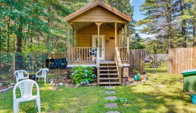Mayfield Tiny Home w/Porch, Walk to Beaches!