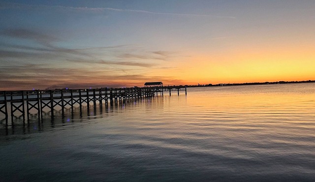 Melbourne Beach Paradise 2 bed 2 bath w Fitness, Pools, Fishing Pier, Pickleball