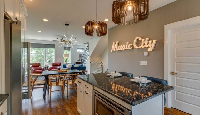 Melrose Townhome Balcony|Walkable to Coffee & Eats